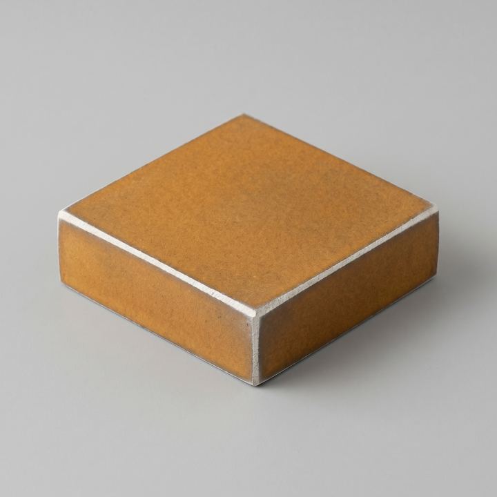 Rendered sample plate of B₄Fe₈O₂₈P₄Sr₄