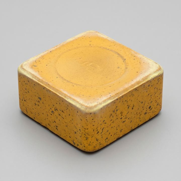 Rendered sample plate of Fe₄Nb₁₈S₁₂